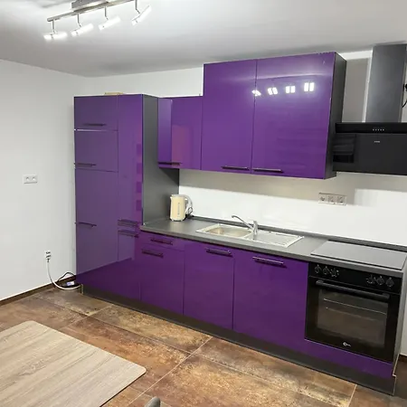 Deluxe Haus アパート